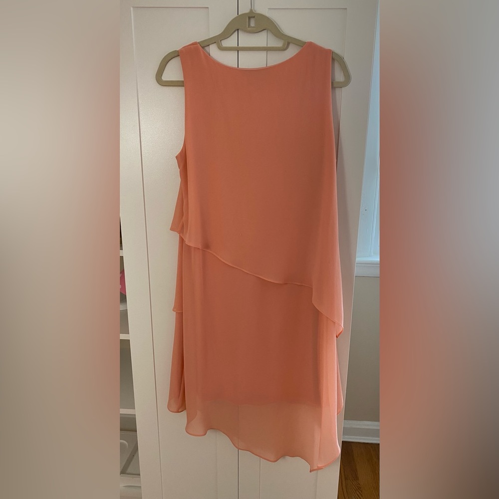 White House Black Market Asymmetric Tiered Romantic Dress in Peach Pink, Size 8 - Picture 4 of 6